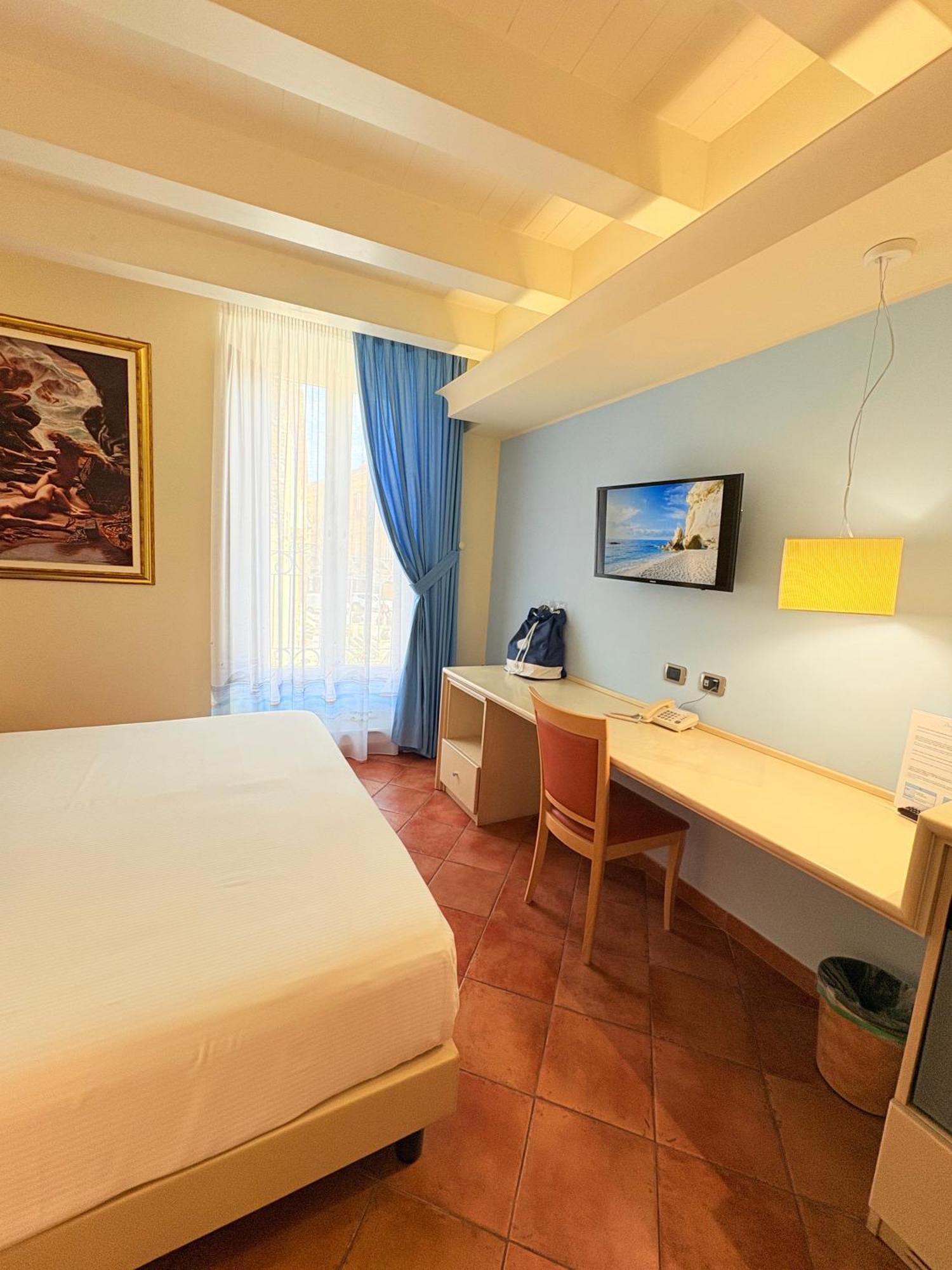 Portercole B&B Тропеа Екстериор снимка